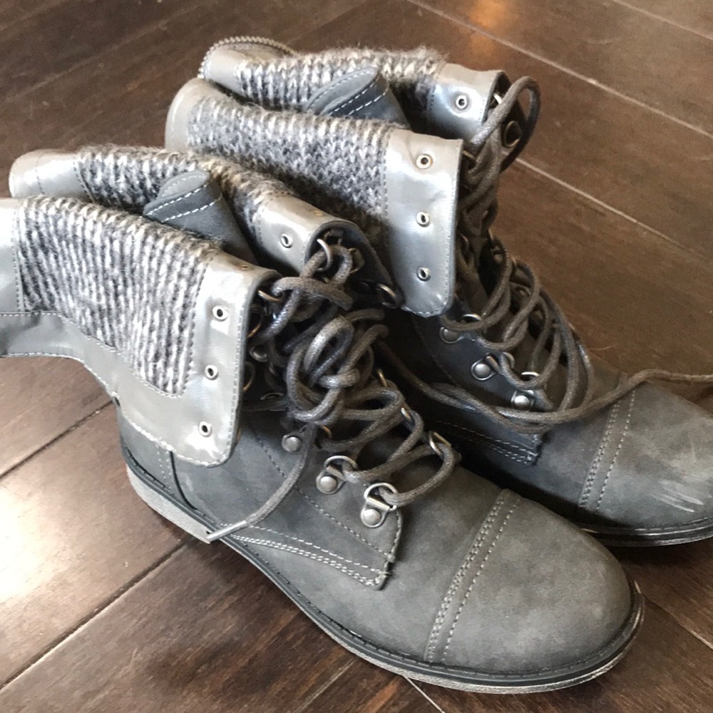 Combat boots